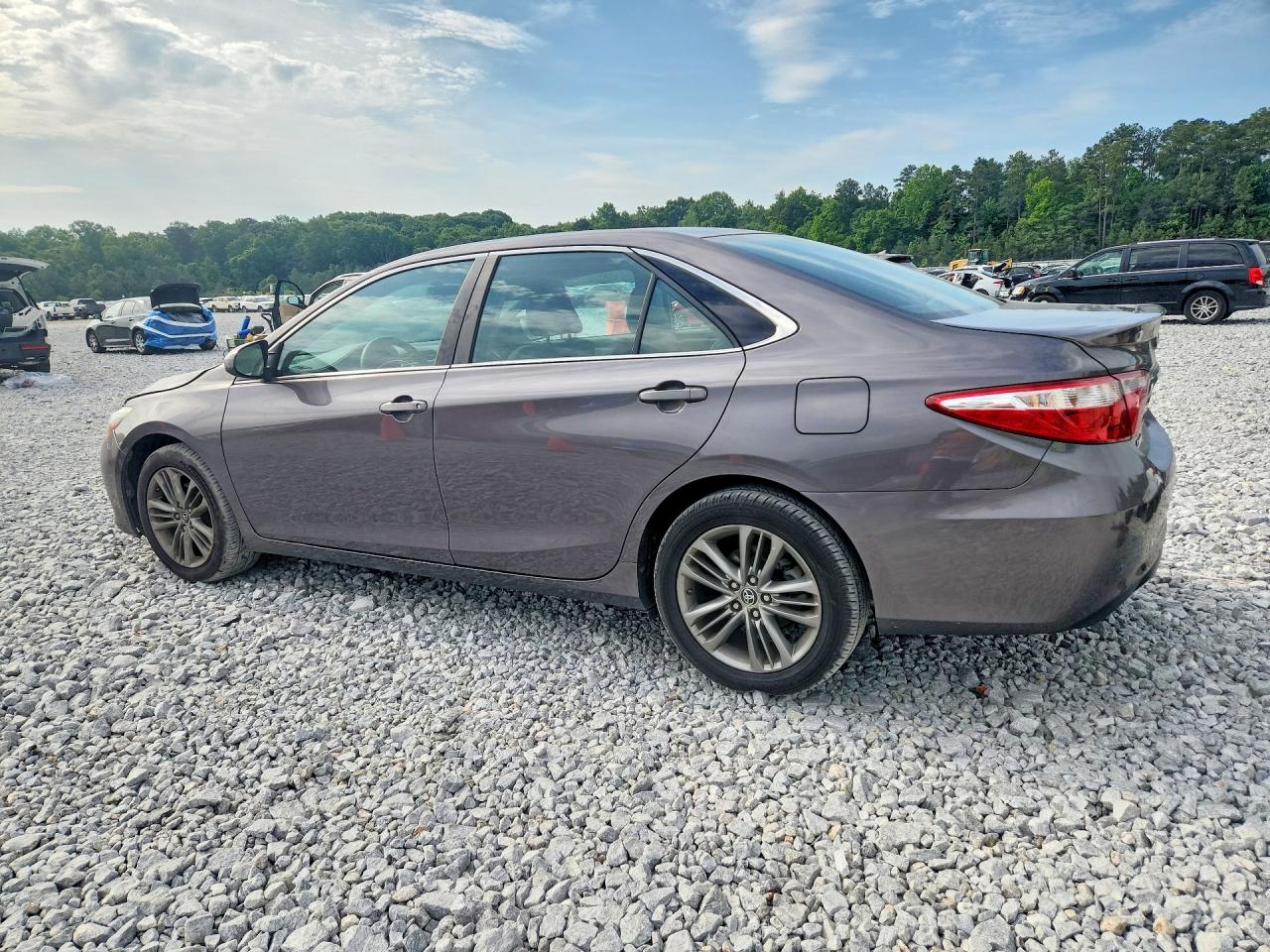 2015 TOYOTA CAMRY SE photo 4