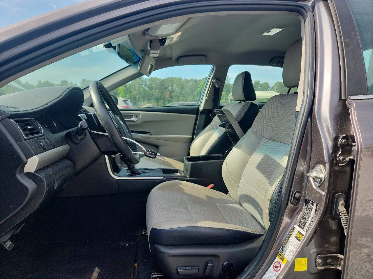 2015 TOYOTA CAMRY SE photo 19