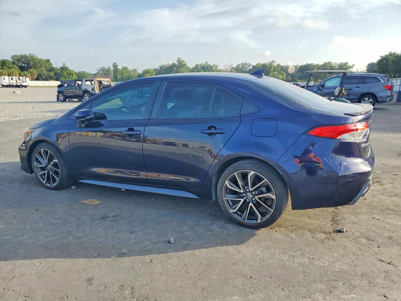 2020 TOYOTA COROLLA SE photo 3