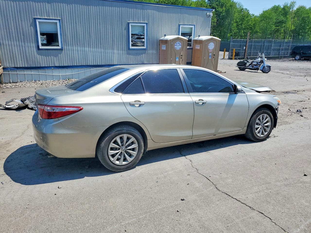 2015 TOYOTA CAMRY LE photo 7