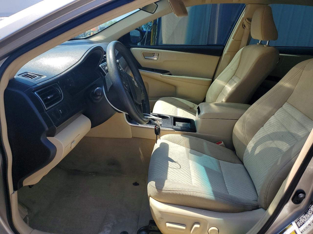 2015 TOYOTA CAMRY LE photo 19