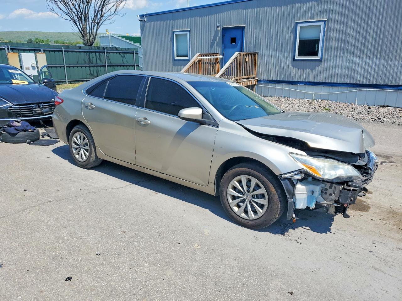 2015 TOYOTA CAMRY LE photo 10