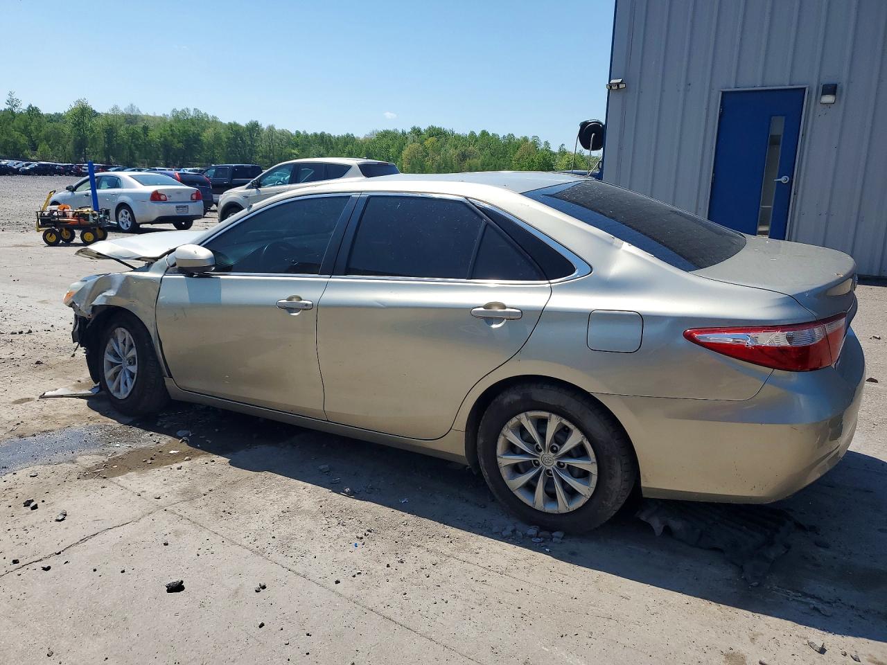 2015 TOYOTA CAMRY LE photo 4
