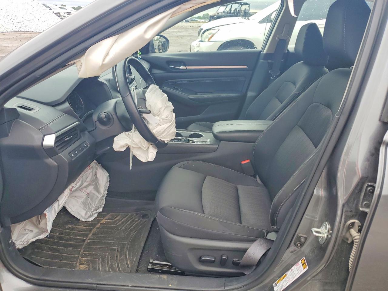 2019 NISSAN ALTIMA SV photo 13
