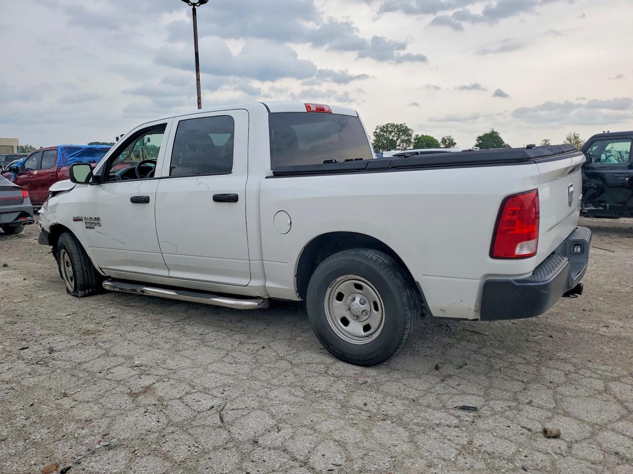 2019 RAM 1500 CLASSIC TRADESMAN photo 3