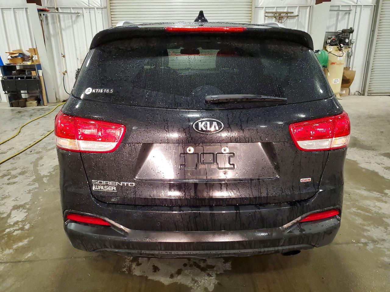 2017 KIA SORENTO LX photo 6