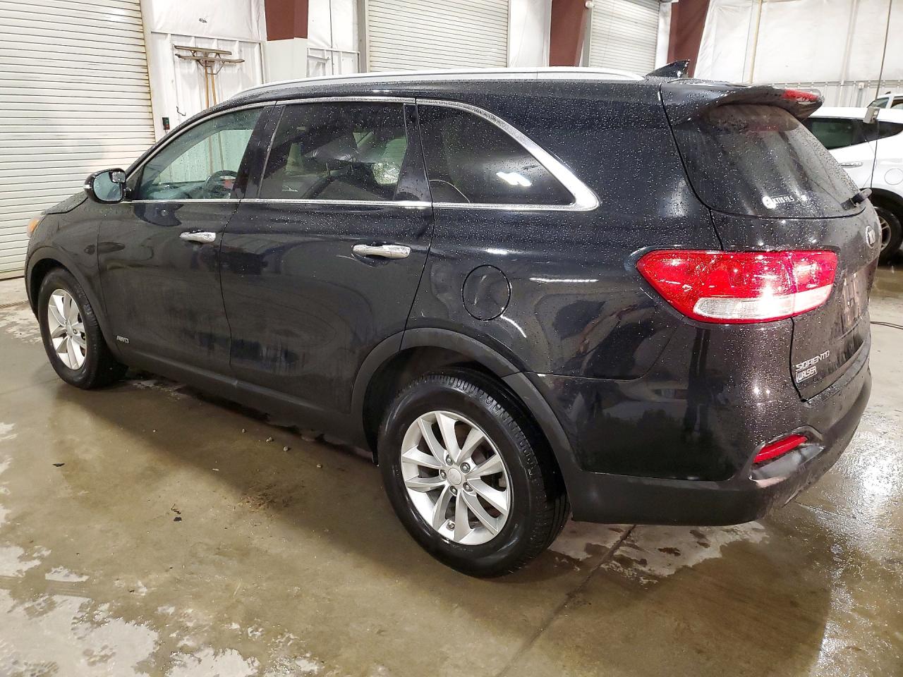 2017 KIA SORENTO LX photo 2