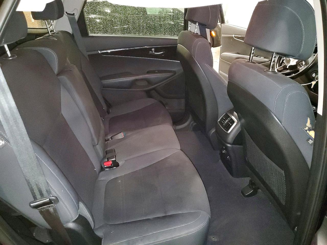 2017 KIA SORENTO LX photo 11