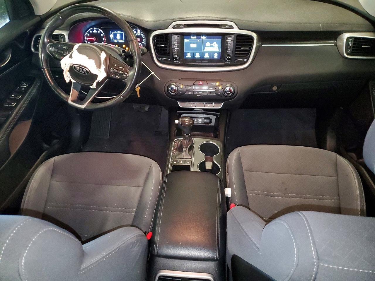 2017 KIA SORENTO LX photo 8