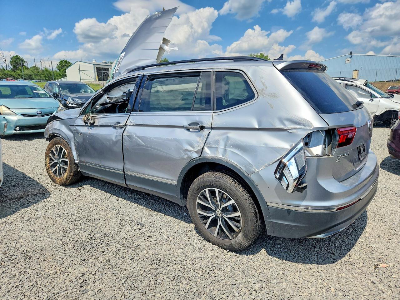 2021 VOLKSWAGEN TIGUAN SE photo 4