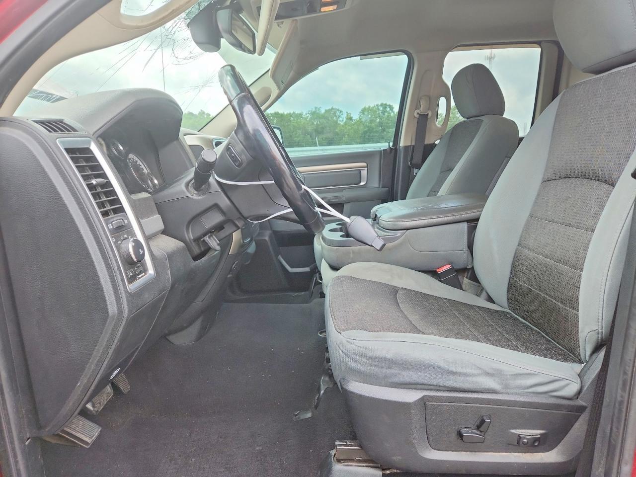 2013 RAM 1500 SLT photo 13
