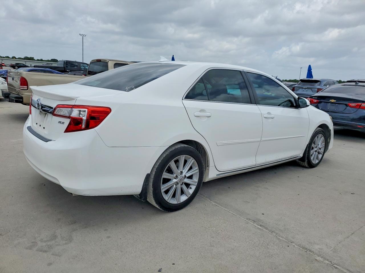 2014 TOYOTA CAMRY XLE V6 photo 5