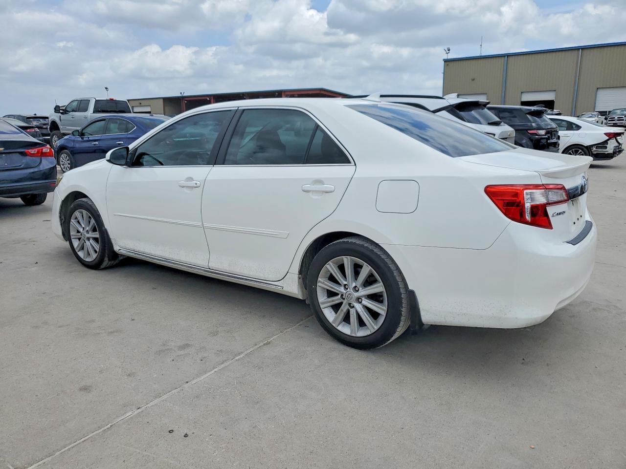 2014 TOYOTA CAMRY XLE V6 photo 3