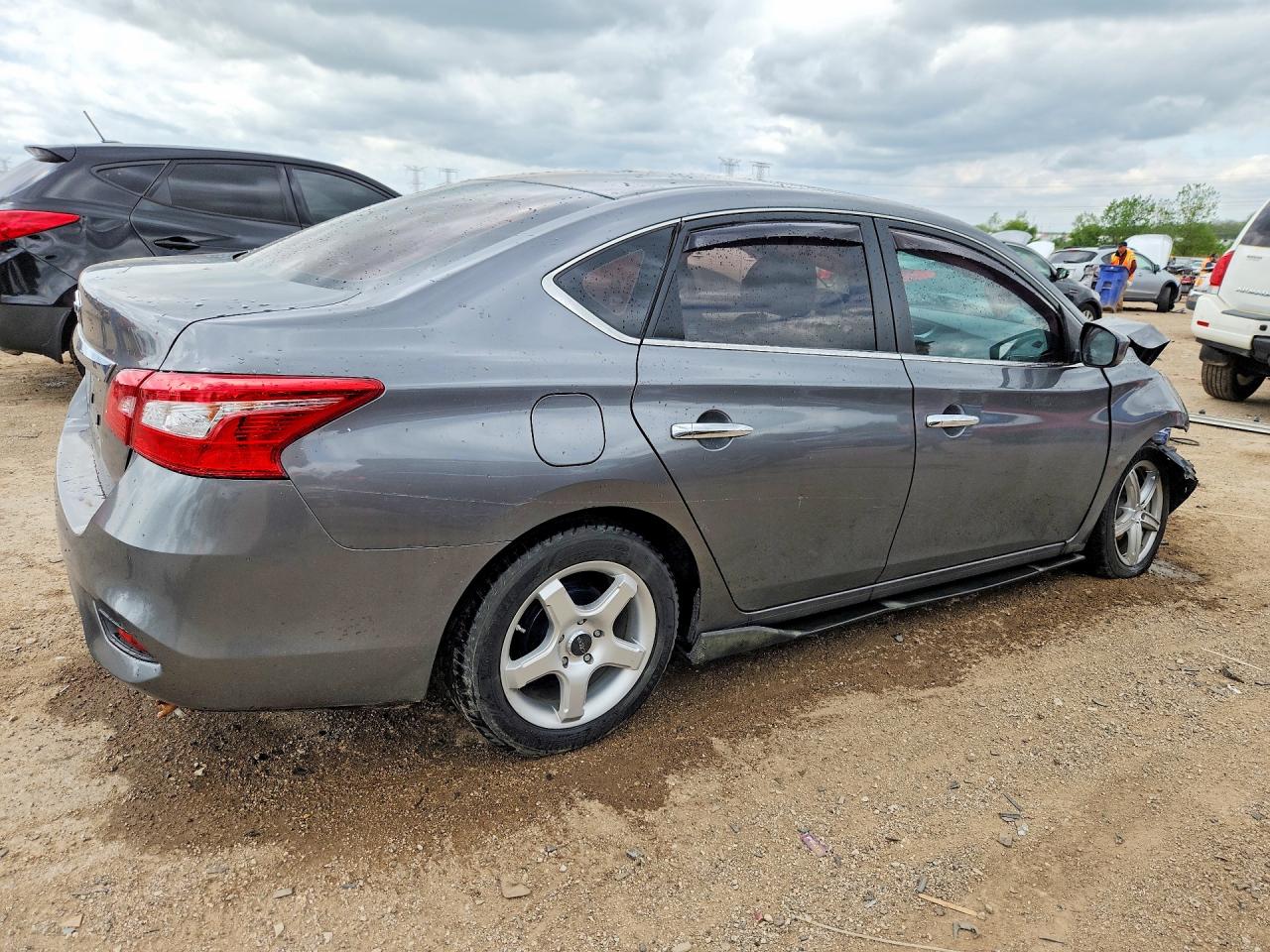 2016 NISSAN SENTRA S photo 5