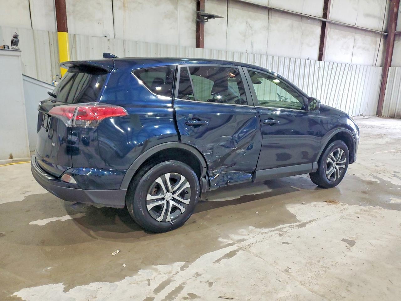 2018 TOYOTA RAV4 LE photo 3