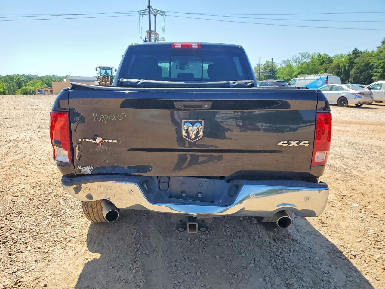 2016 RAM 1500 SLT photo 6
