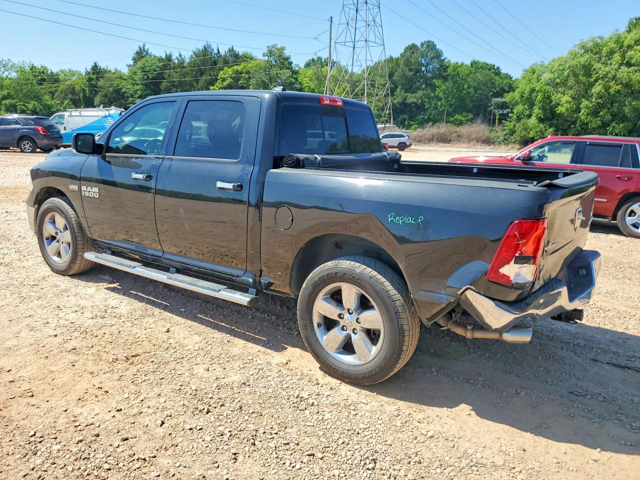 2016 RAM 1500 SLT photo 2