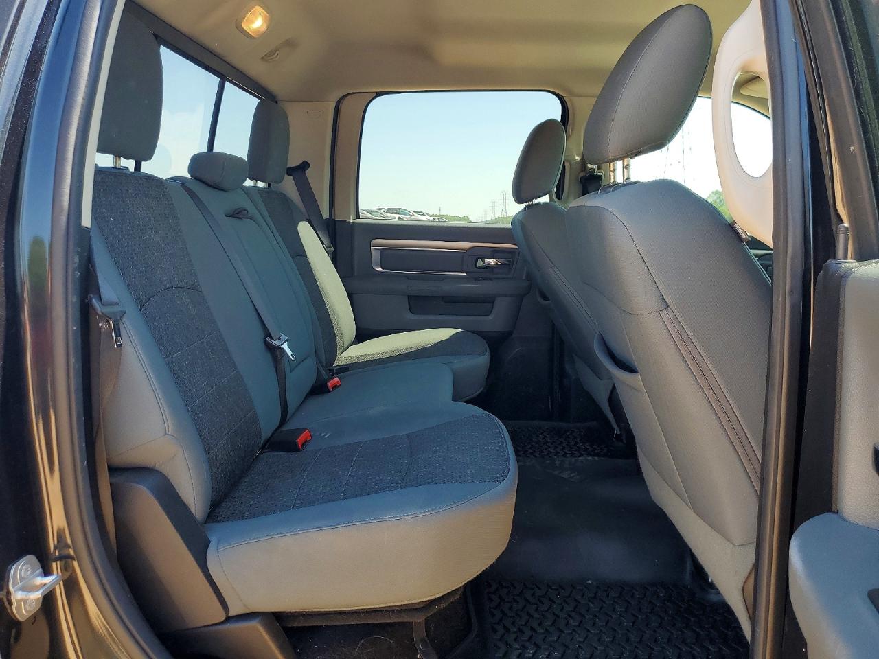 2016 RAM 1500 SLT photo 10