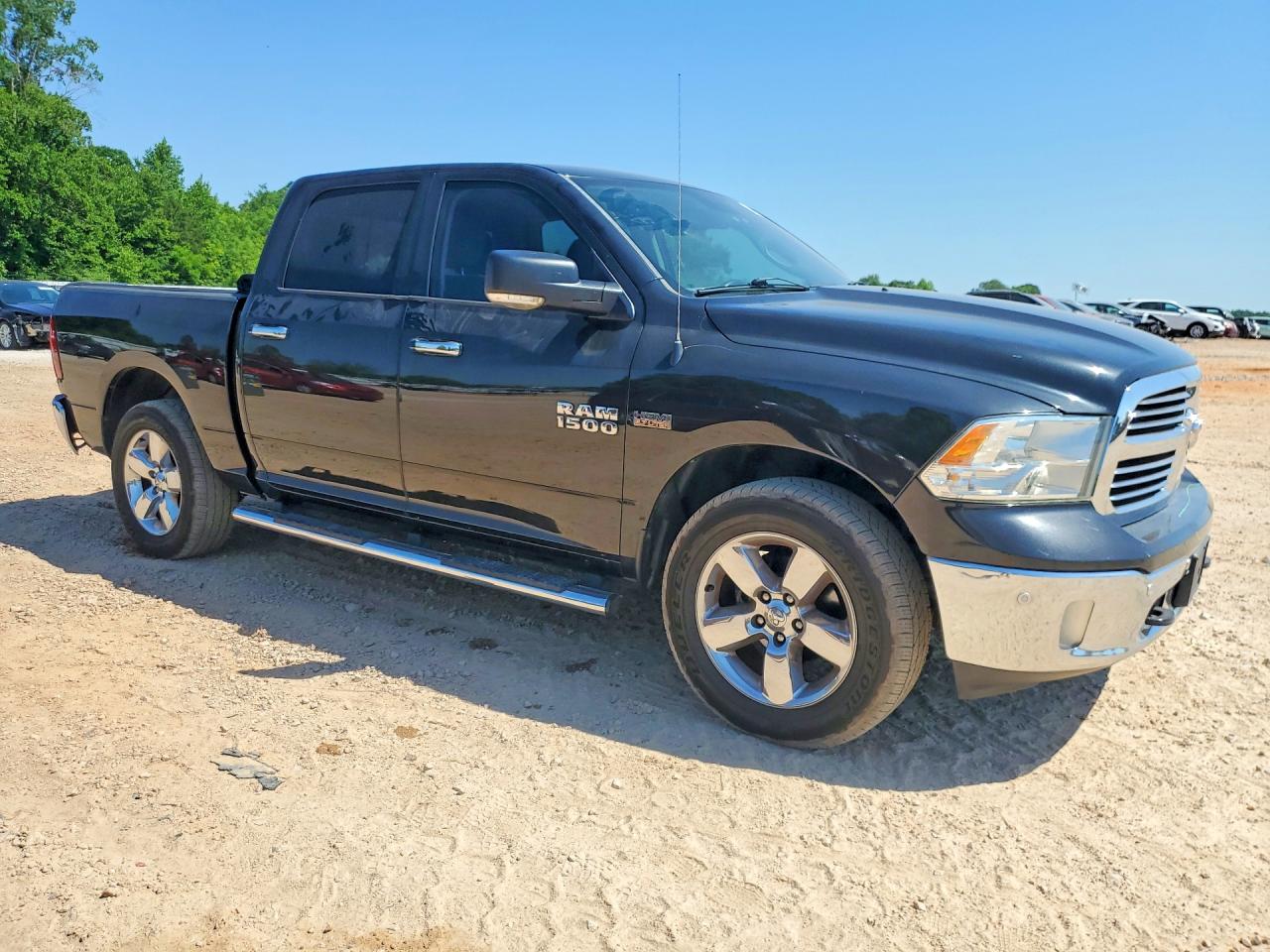 2016 RAM 1500 SLT photo 4
