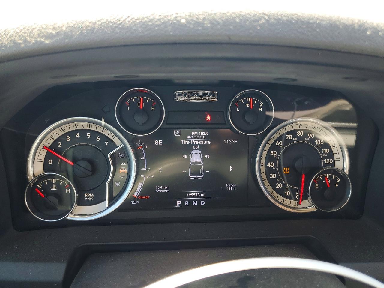 2016 RAM 1500 SLT photo 9