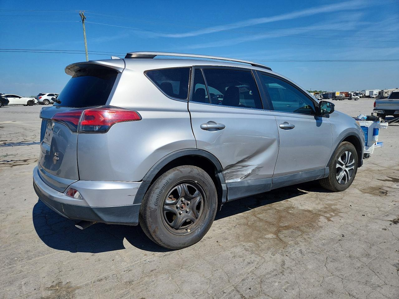 2016 TOYOTA RAV4 LE photo 3