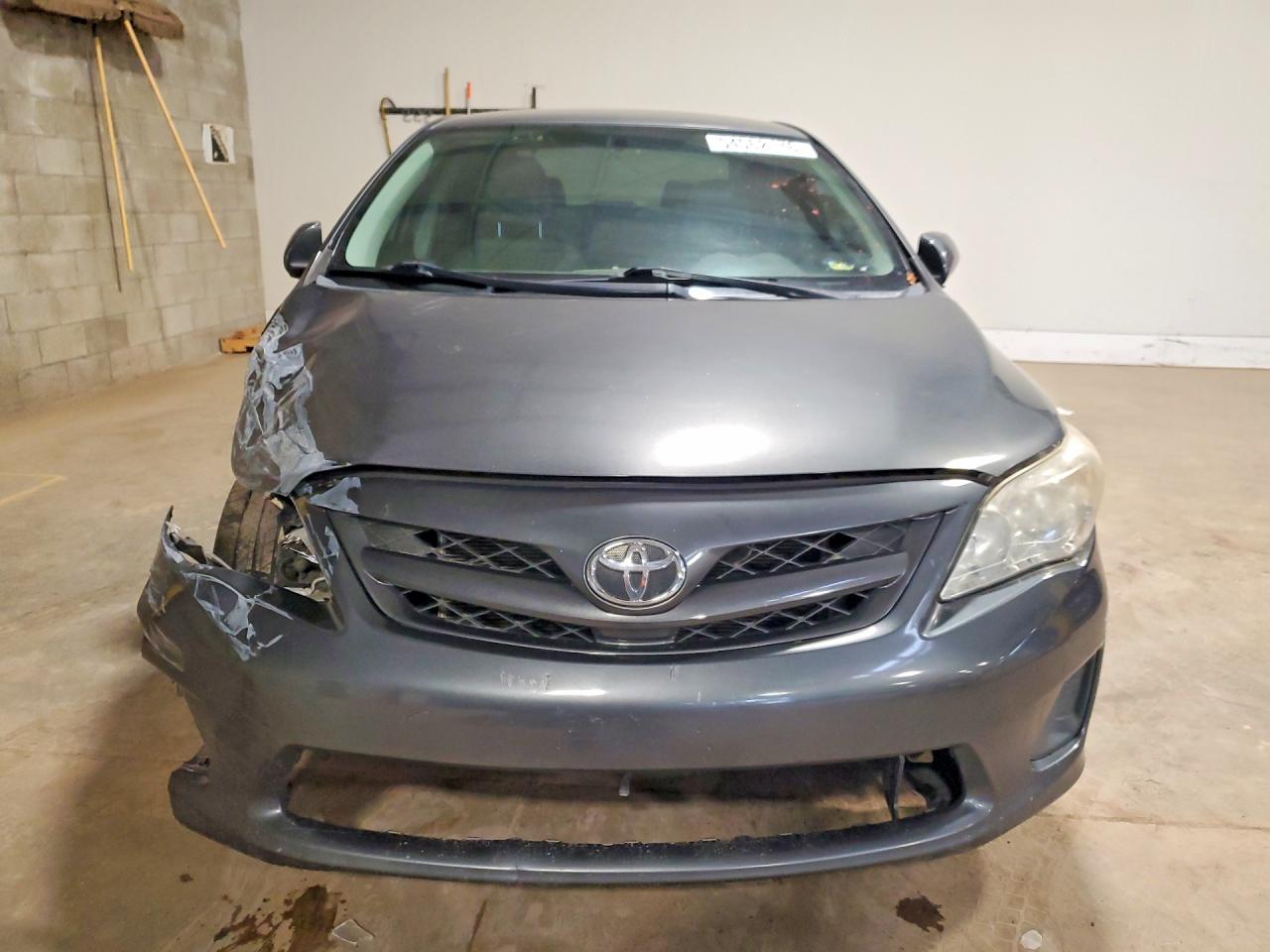 2011 TOYOTA COROLLA LE photo 5