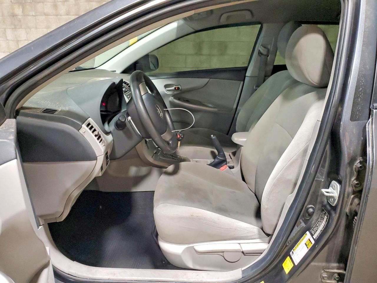 2011 TOYOTA COROLLA LE photo 7