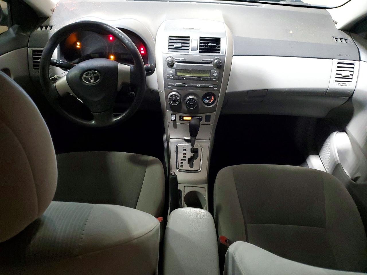 2011 TOYOTA COROLLA LE photo 8