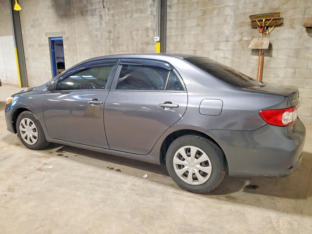 2011 TOYOTA COROLLA LE photo 2