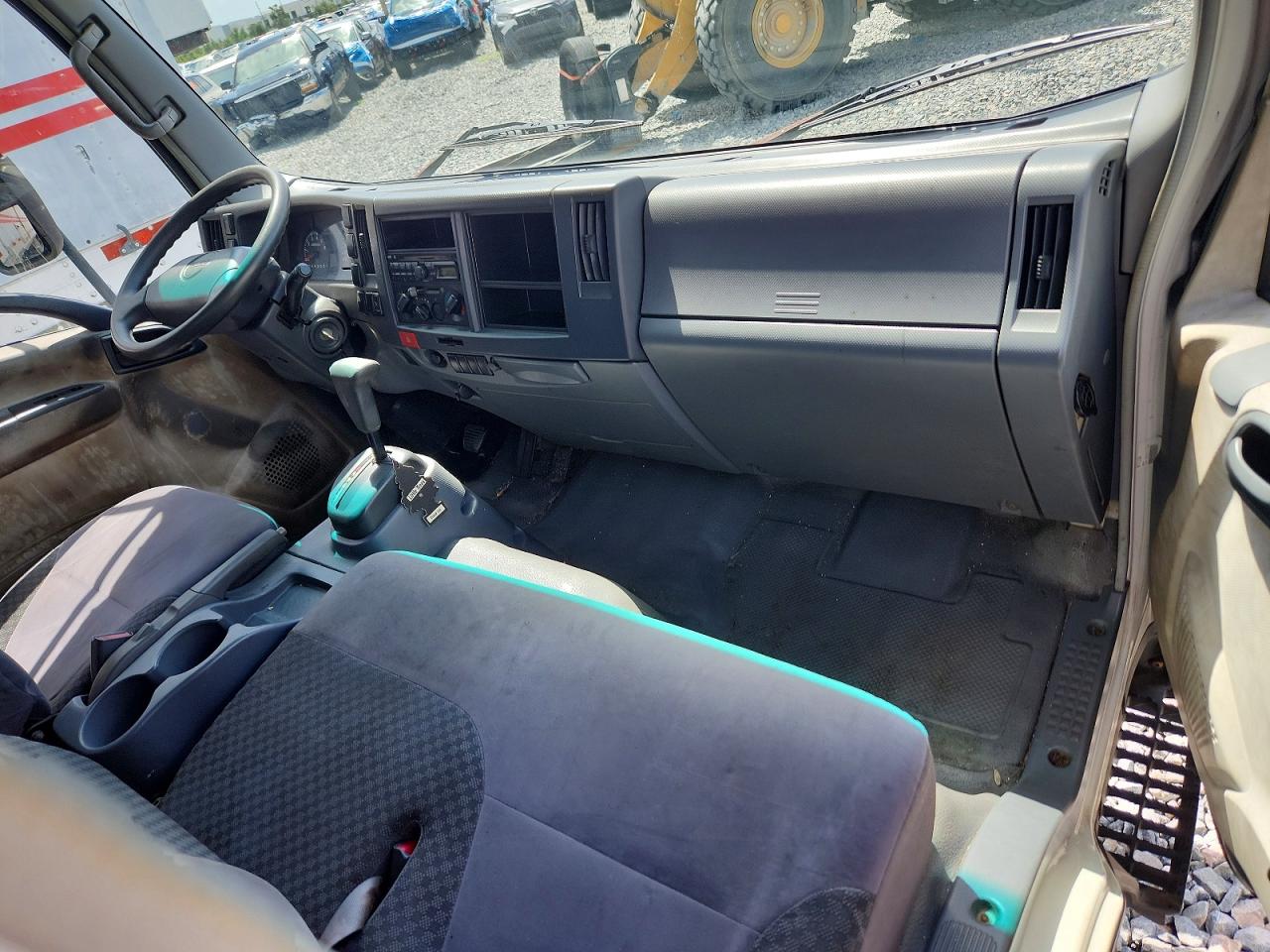 2009 ISUZU NPR DELIVERY TRUCK photo 15
