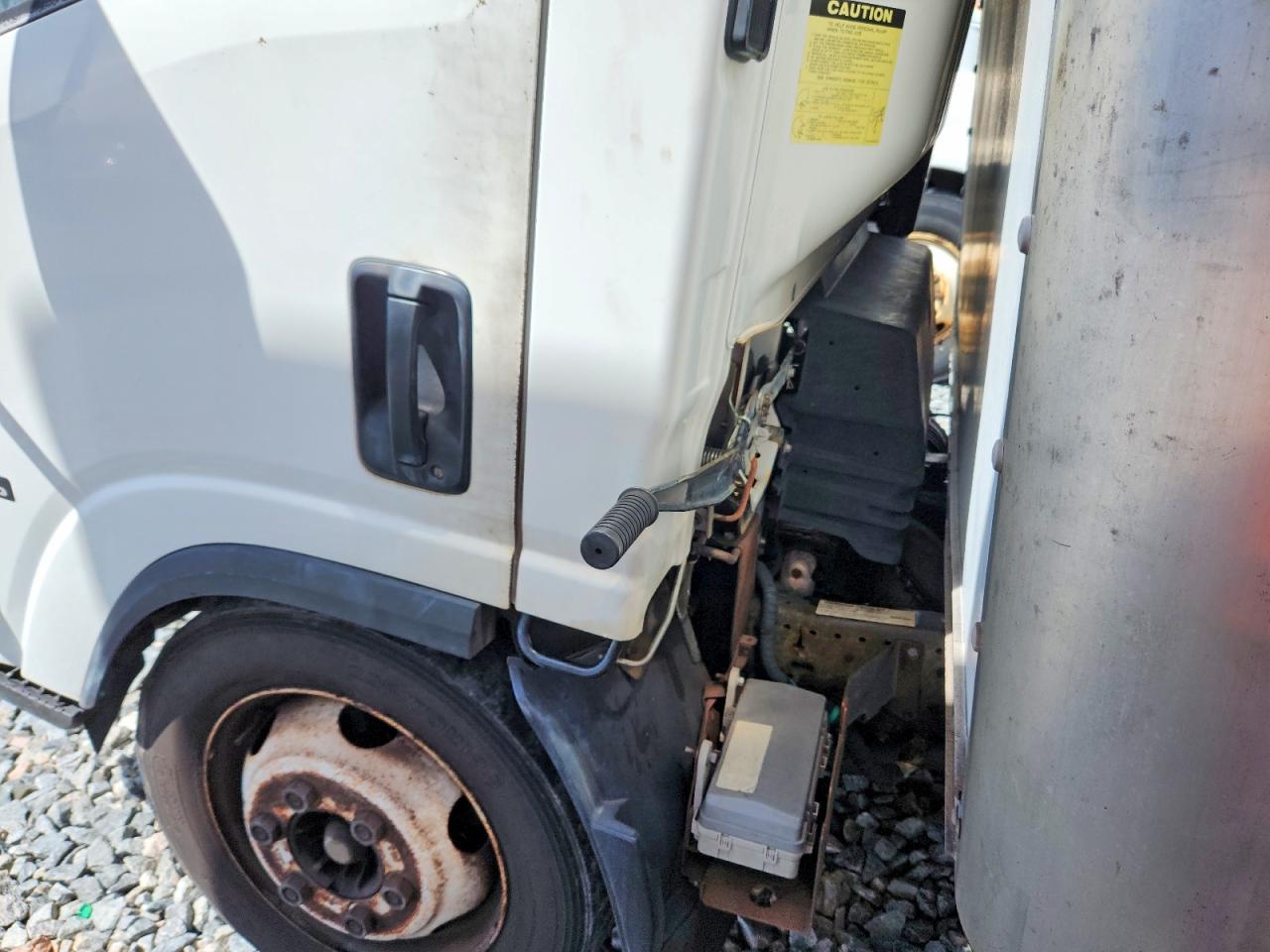 2009 ISUZU NPR DELIVERY TRUCK photo 23
