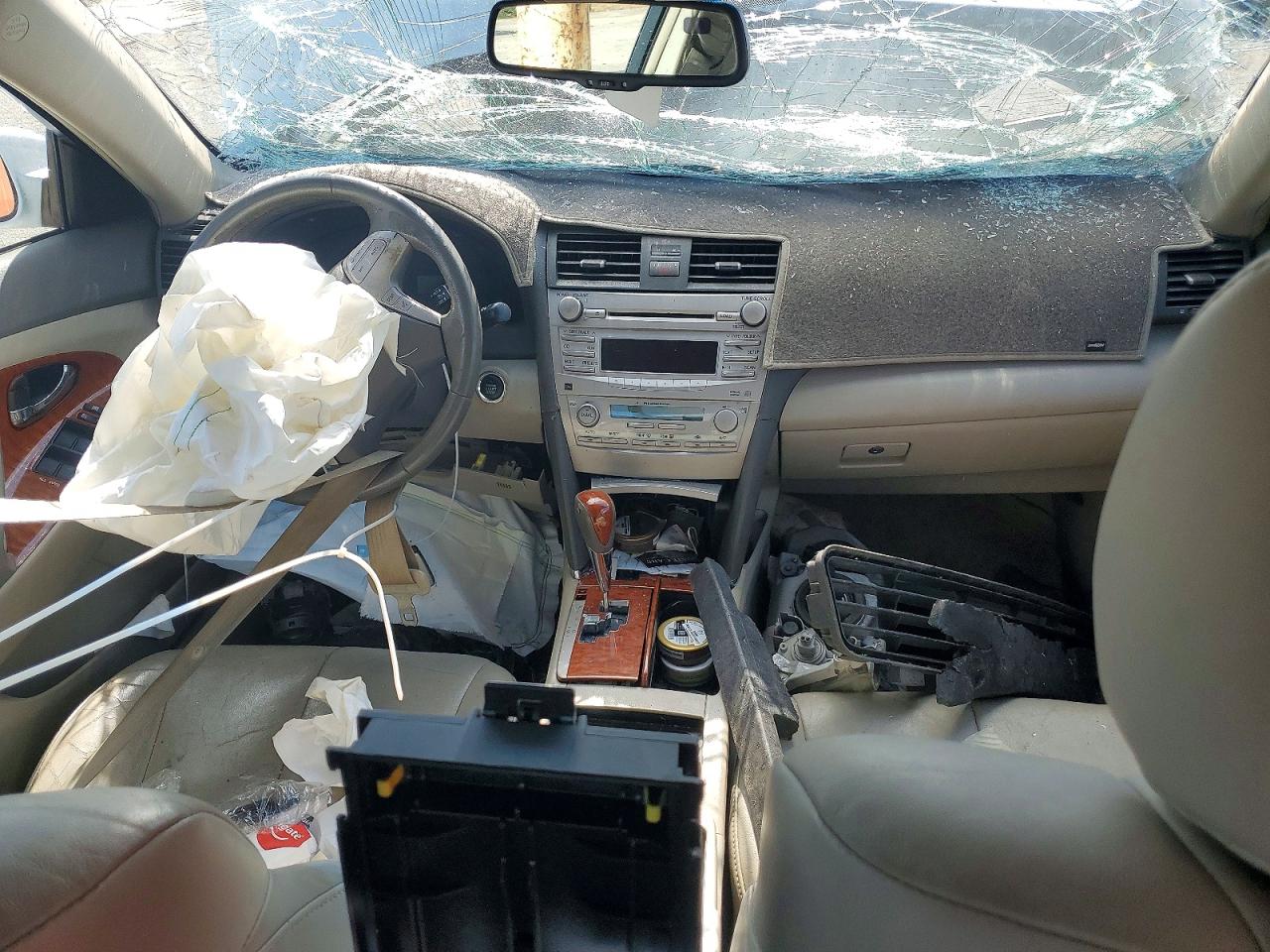 2010 TOYOTA CAMRY XLE photo 8