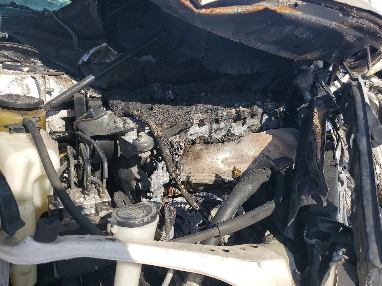 2010 TOYOTA CAMRY XLE photo 11