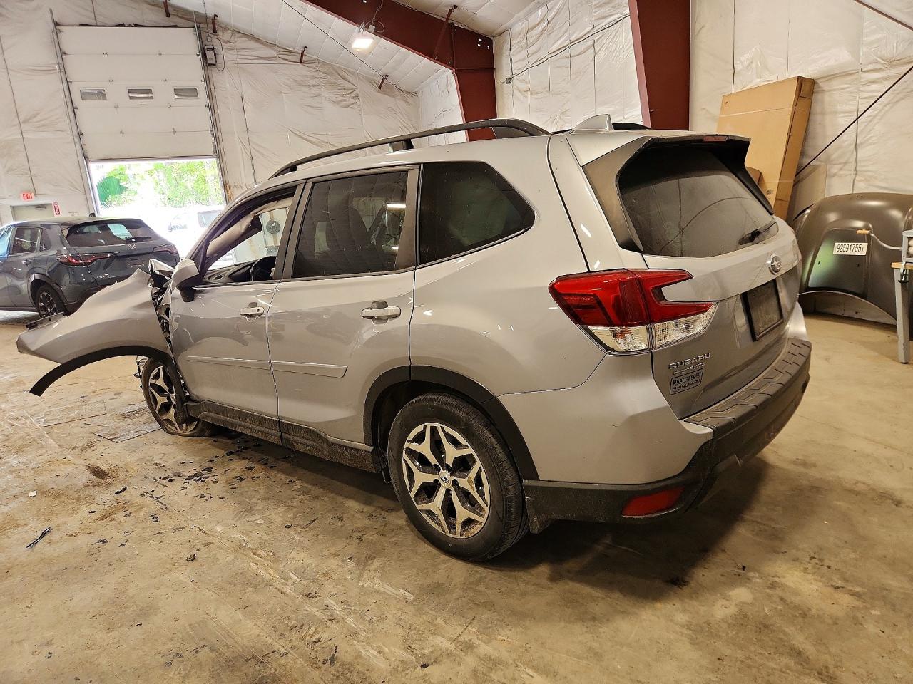 2020 SUBARU FORESTER PREMIUM photo 3