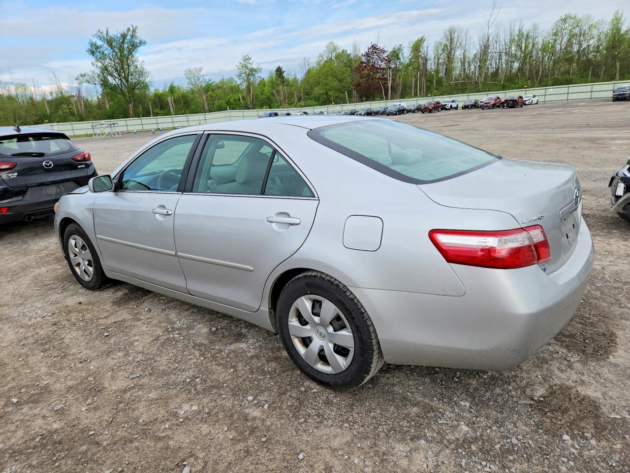 2009 TOYOTA CAMRY LE photo 3