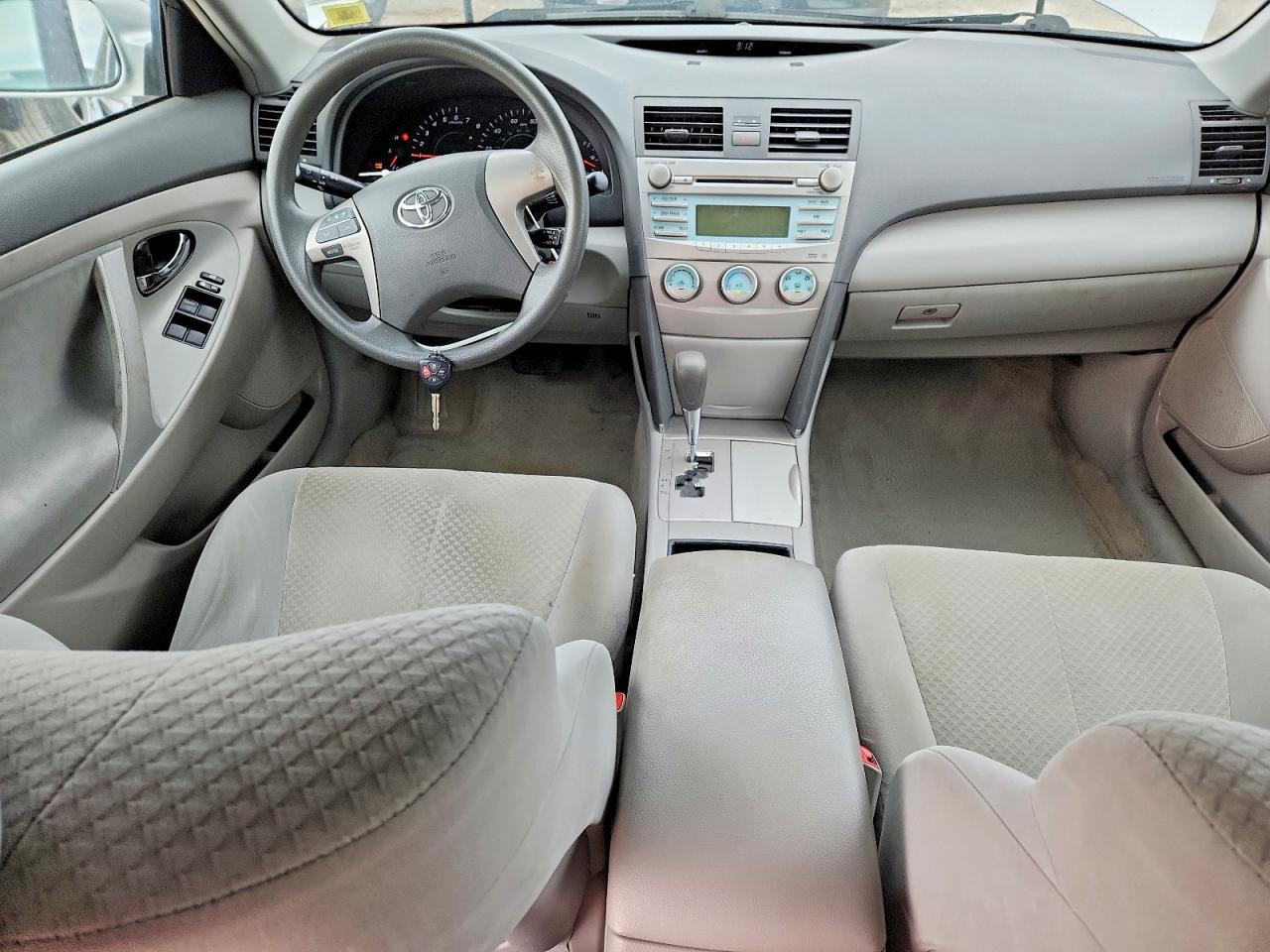 2009 TOYOTA CAMRY LE photo 15