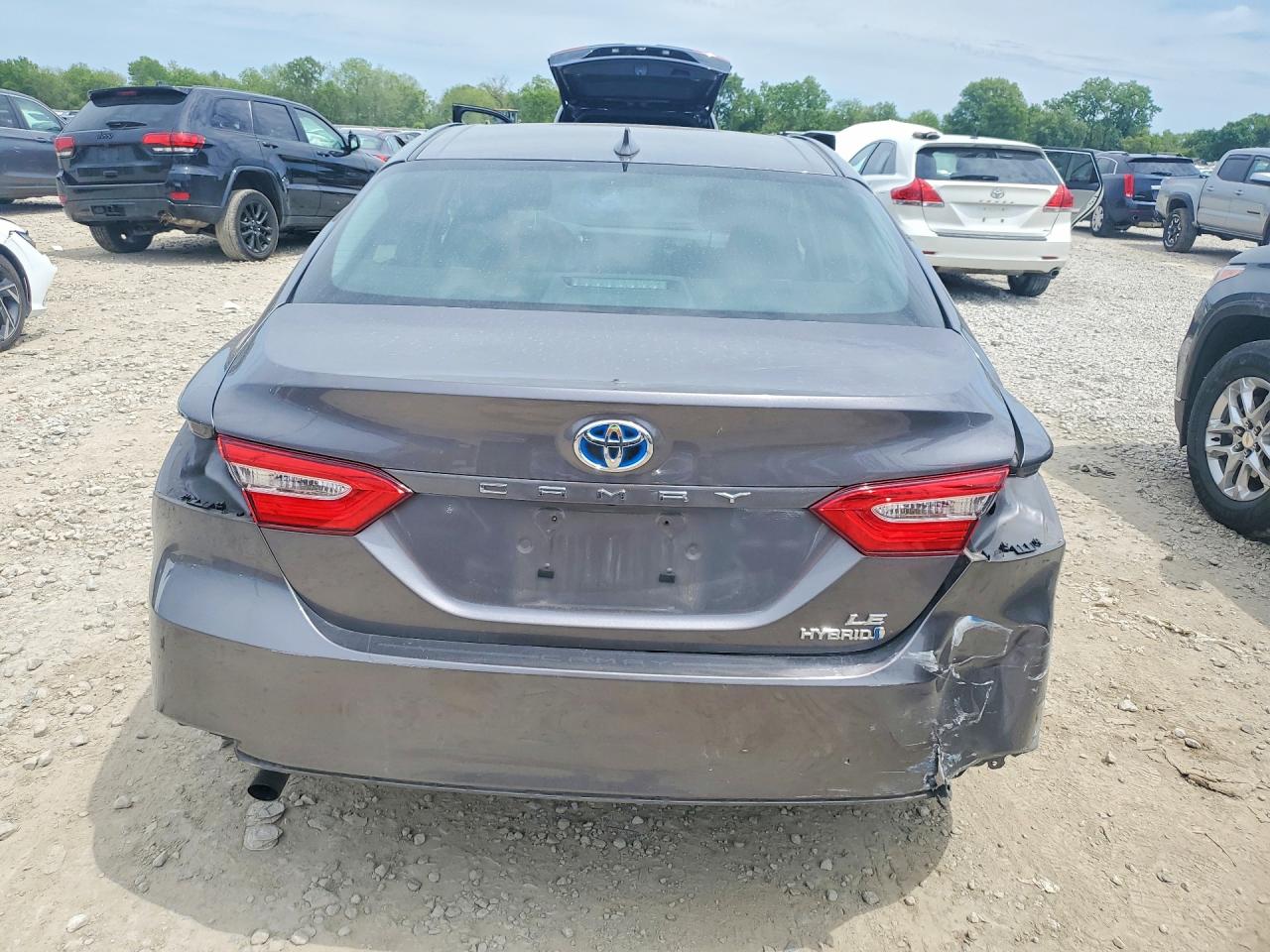 2019 TOYOTA CAMRY LE photo 16