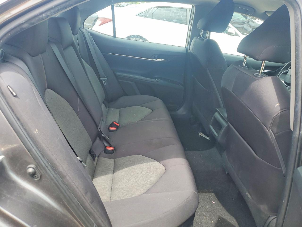 2019 TOYOTA CAMRY LE photo 28