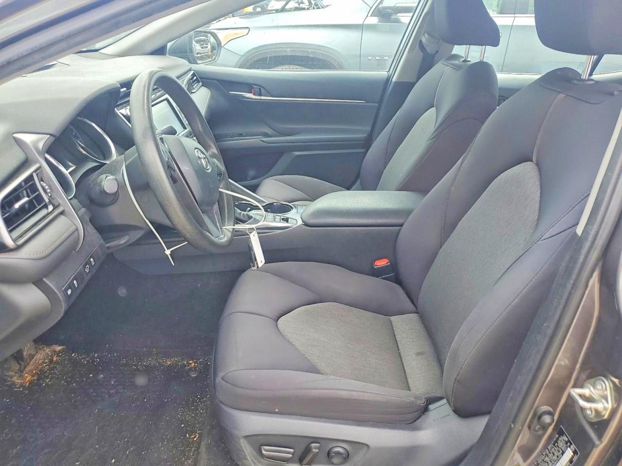 2019 TOYOTA CAMRY LE photo 19