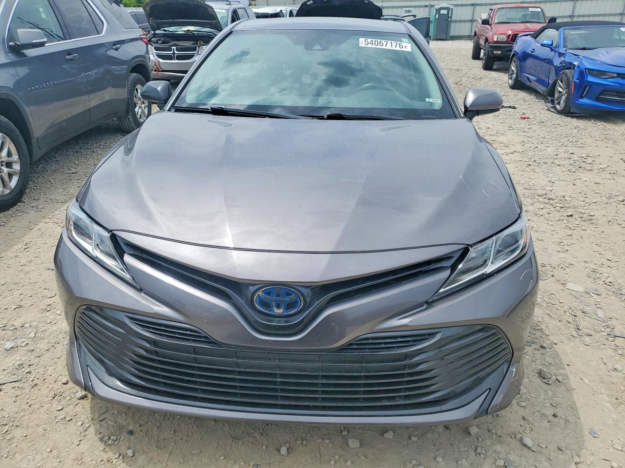 2019 TOYOTA CAMRY LE photo 13