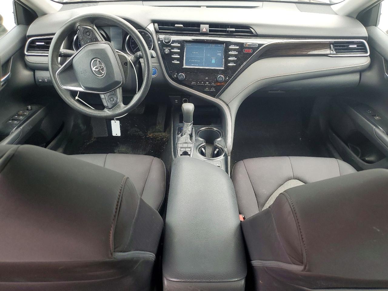 2019 TOYOTA CAMRY LE photo 22