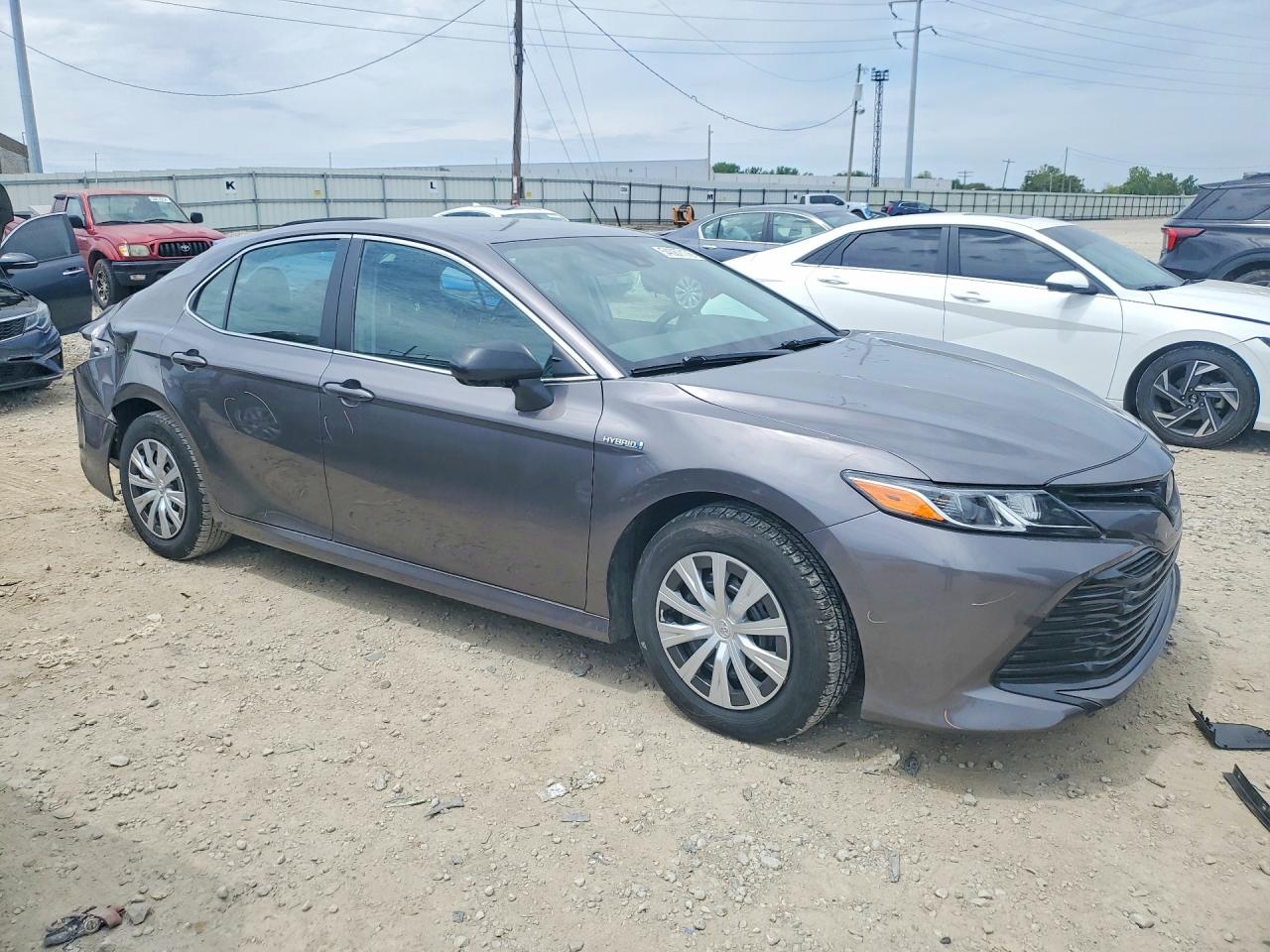 2019 TOYOTA CAMRY LE photo 10
