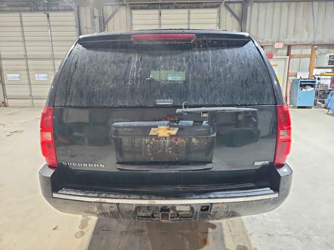 2011 CHEVROLET SUBURBAN photo 16