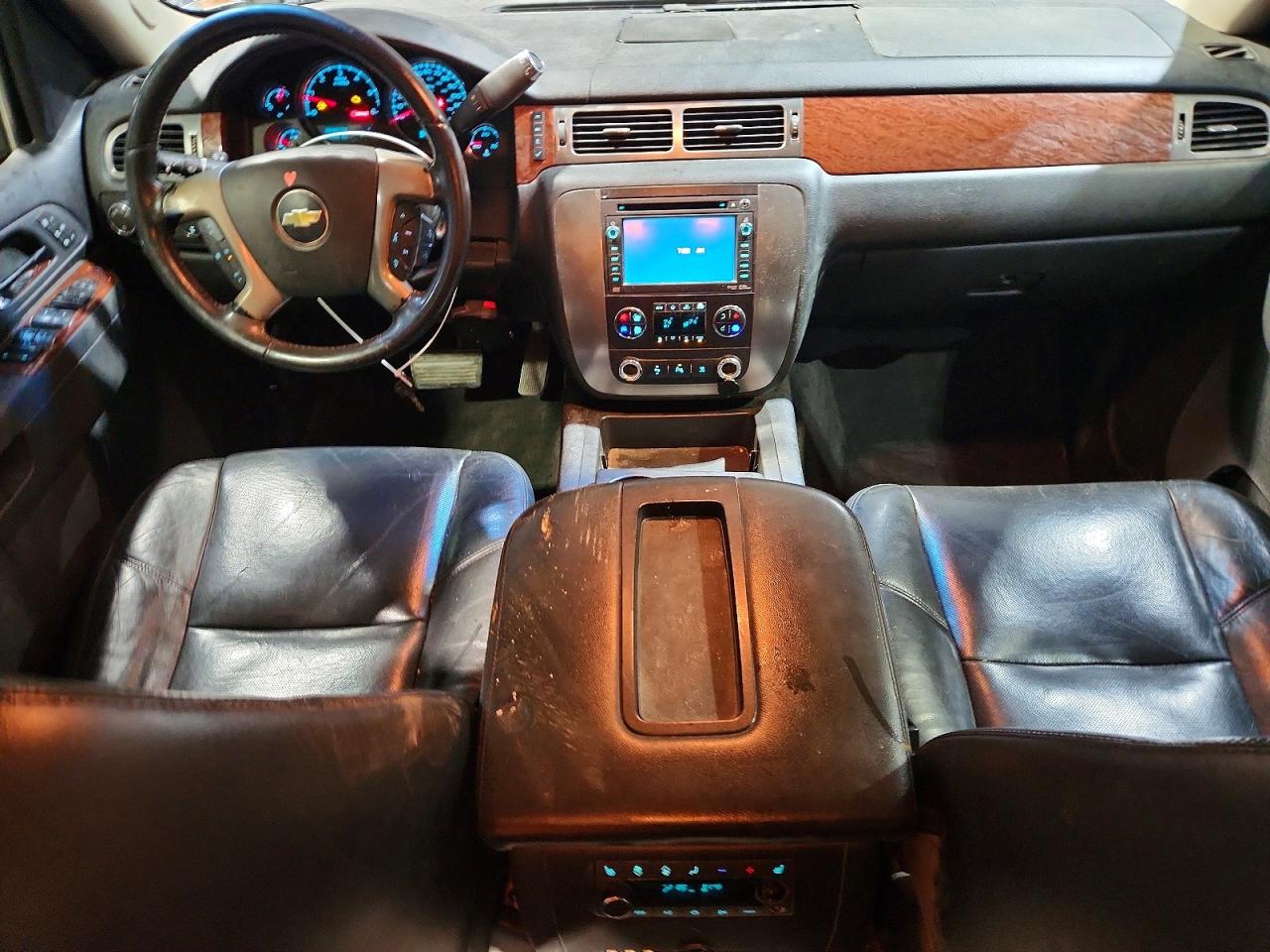 2011 CHEVROLET SUBURBAN photo 22