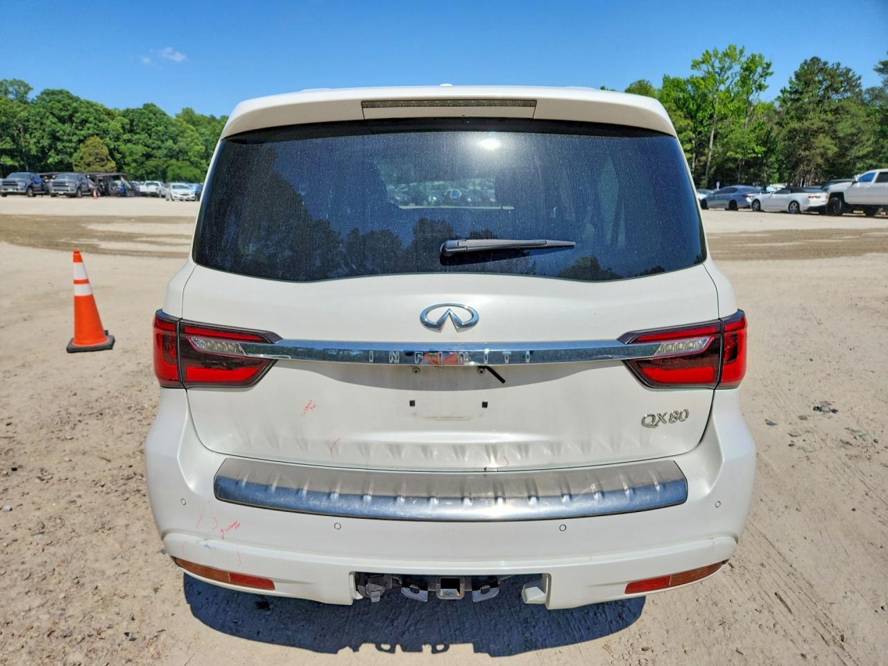 2018 INFINITI QX80 BASE photo 6