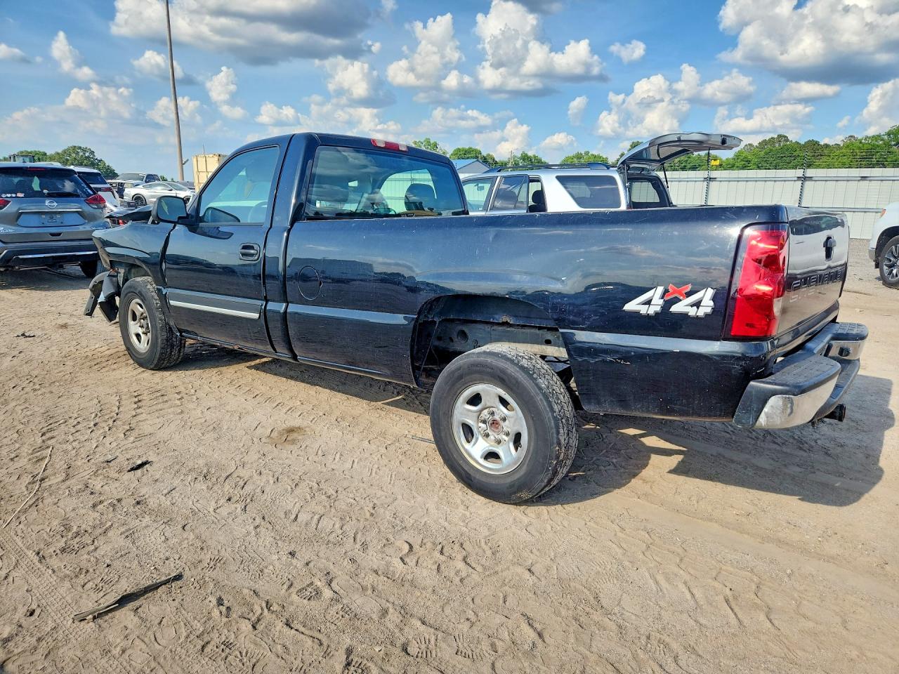 2004 CHEVROLET SILVERADO K1500 photo 3