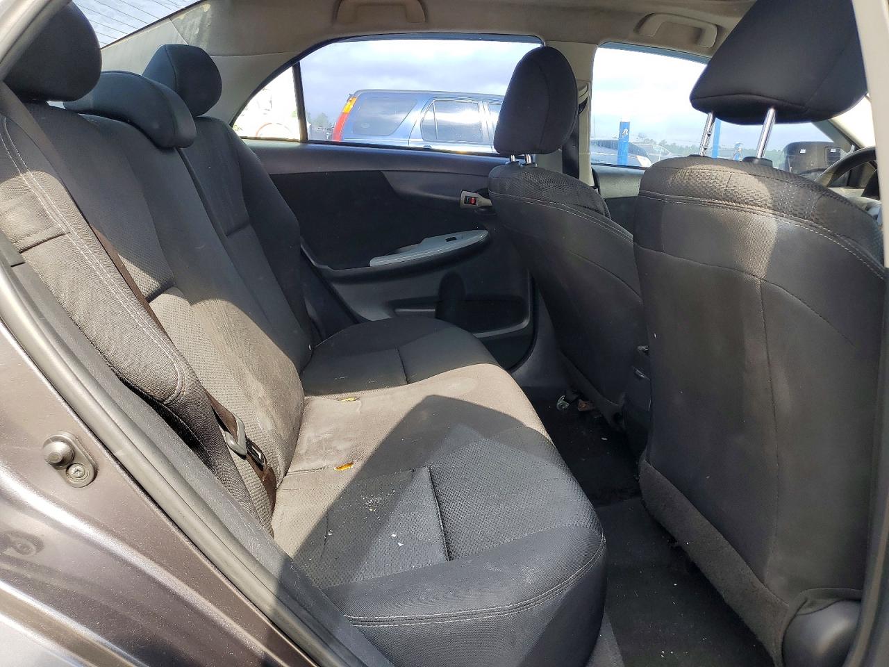2013 TOYOTA COROLLA S photo 28
