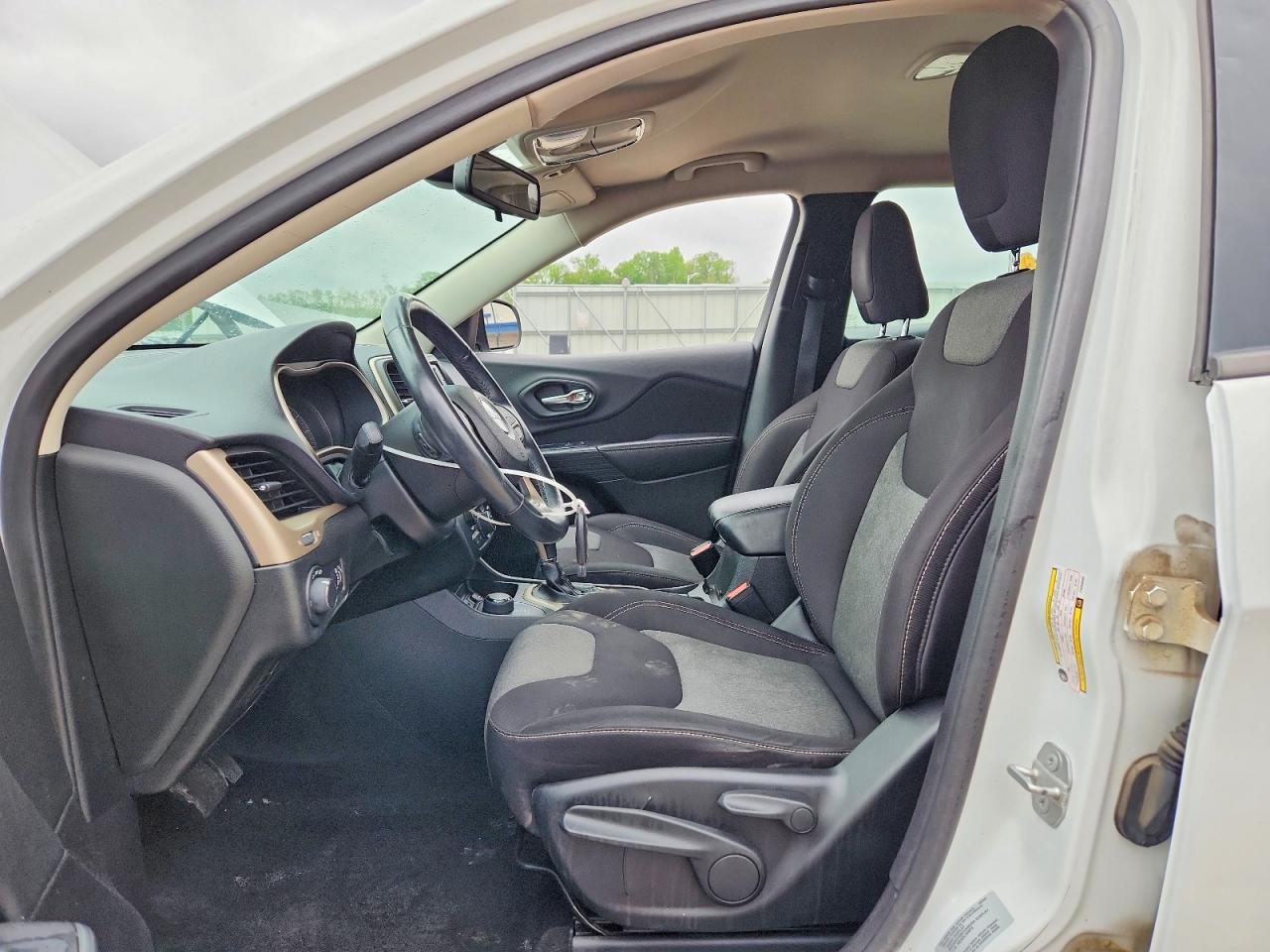 2015 JEEP CHEROKEE photo 13