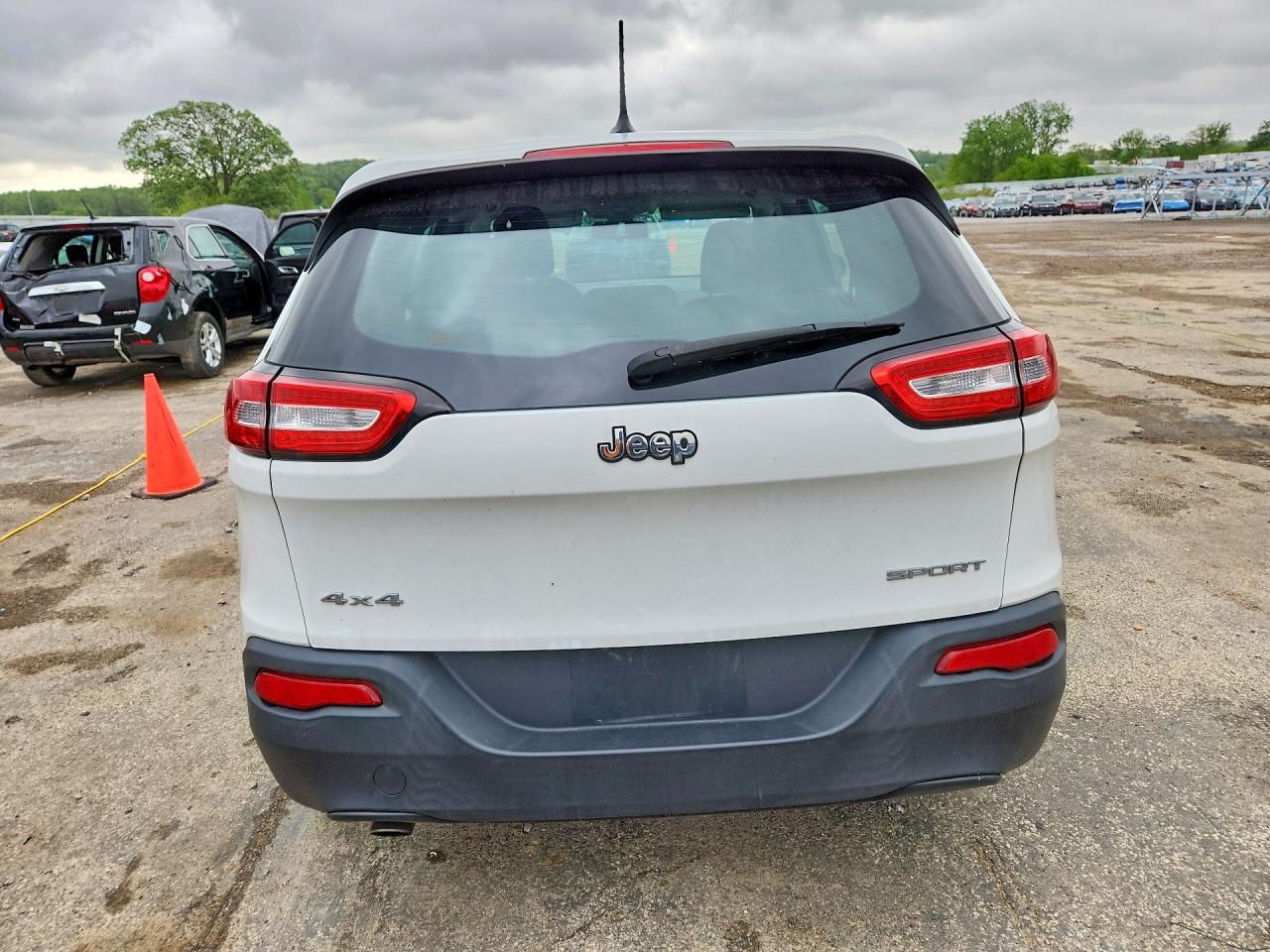 2015 JEEP CHEROKEE photo 11