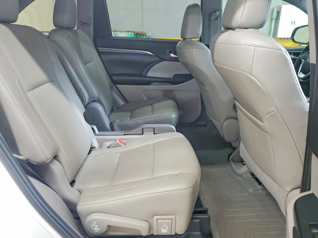 2019 TOYOTA HIGHLANDER LIMITED PLATINUM photo 21